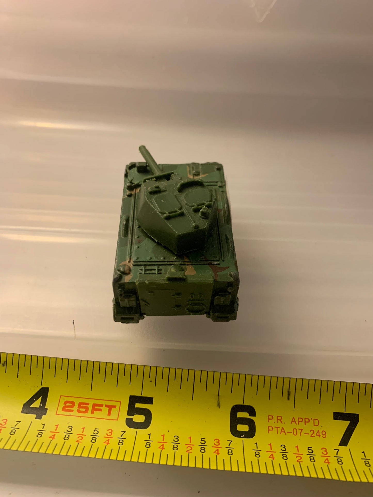 HOT WHEELS 1983 TANK