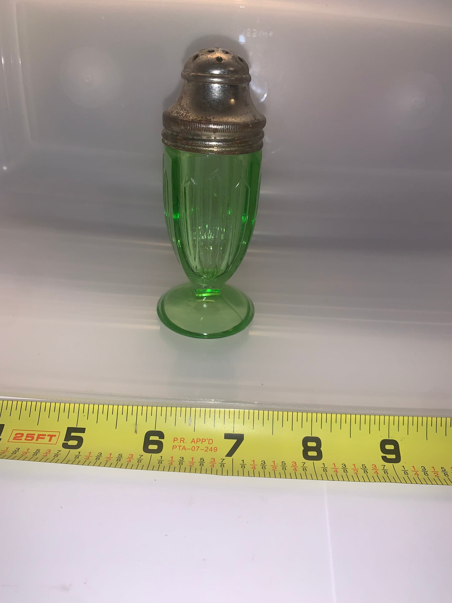 DEPRESSION GLASS - SHAKER