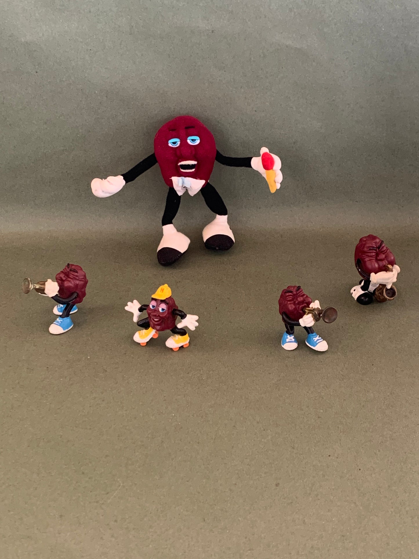 THE CALIFORNIA RAISIN FIGURINES