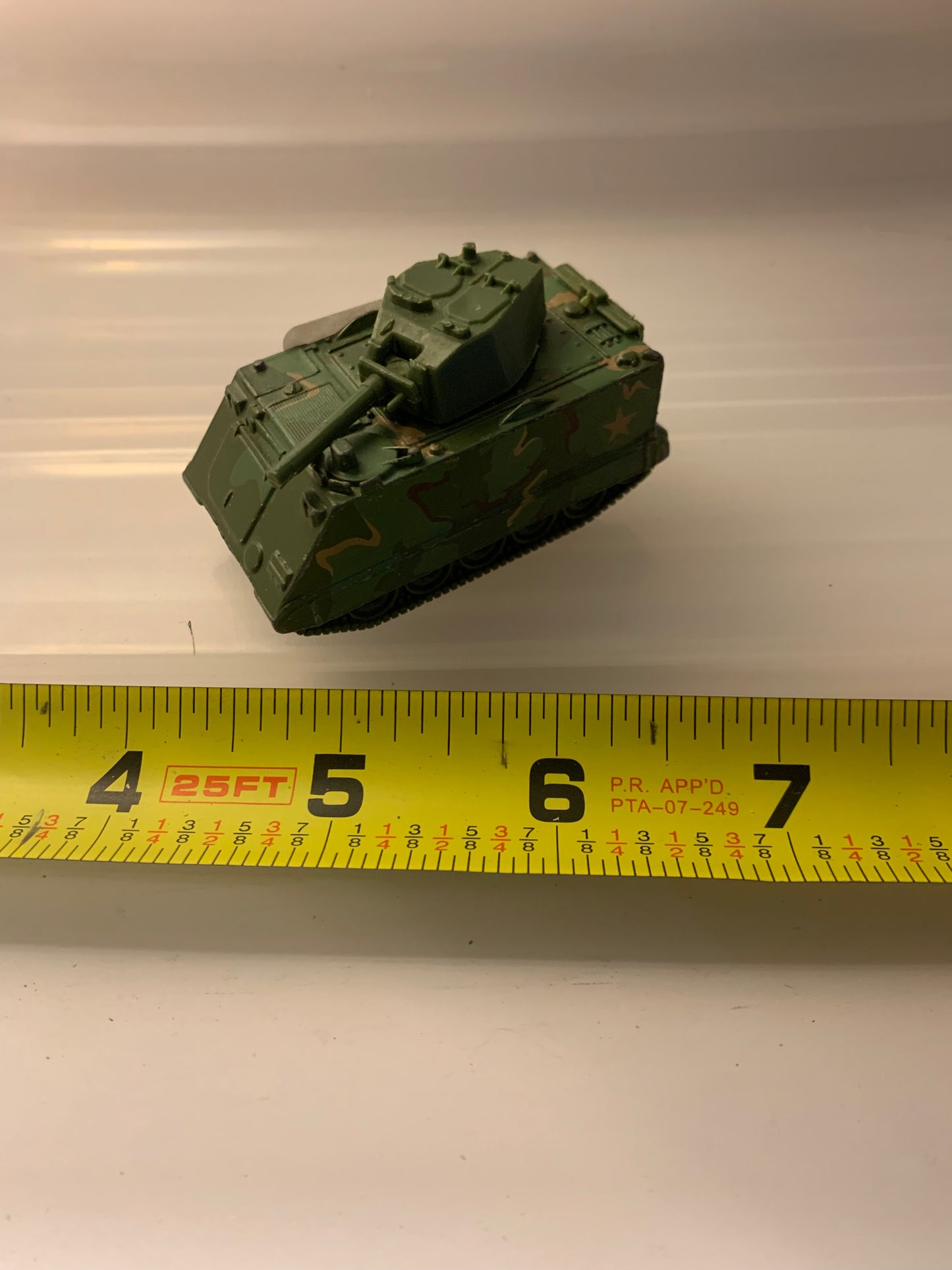 HOT WHEELS 1983 TANK