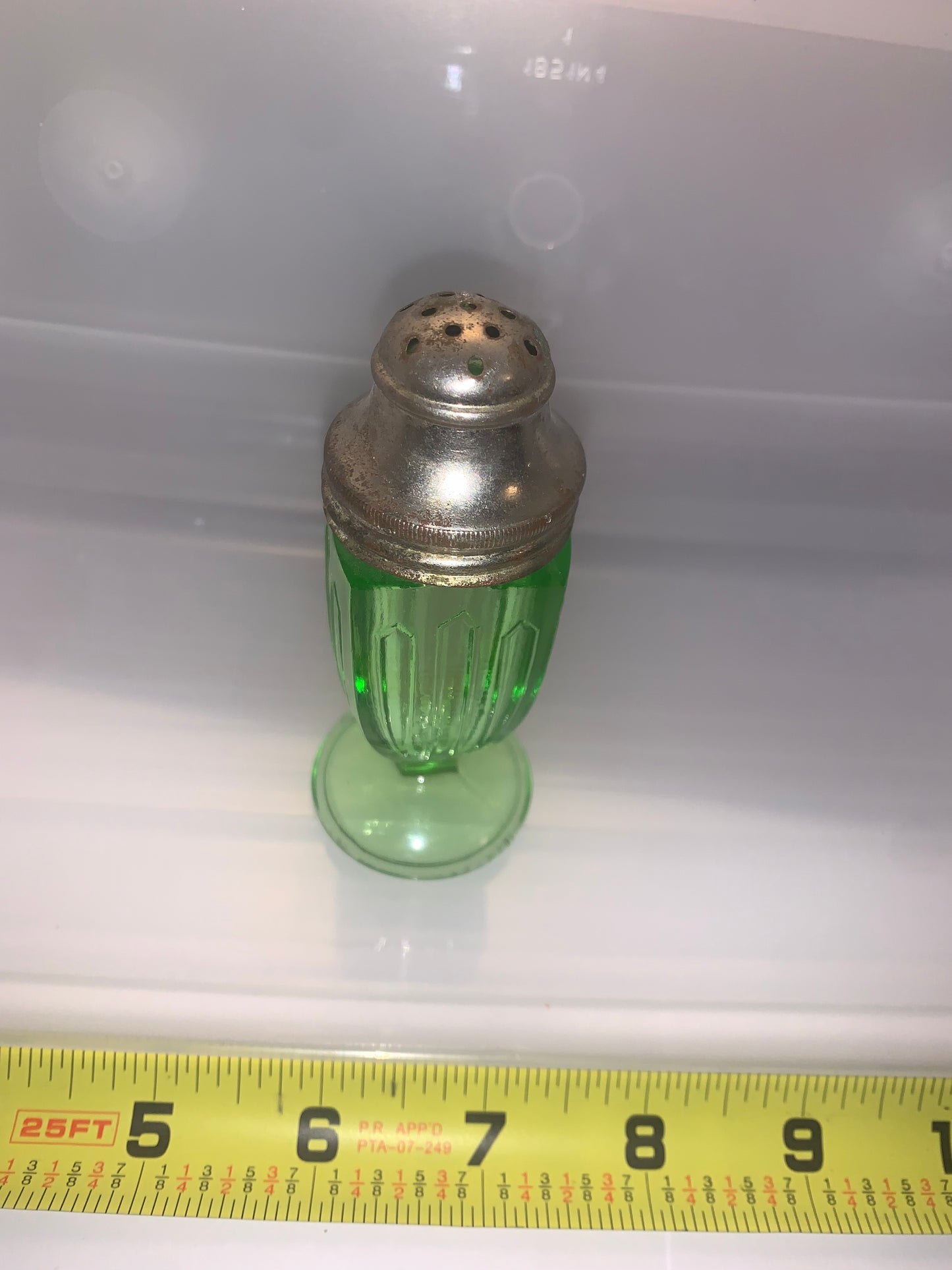 DEPRESSION GLASS - SHAKER