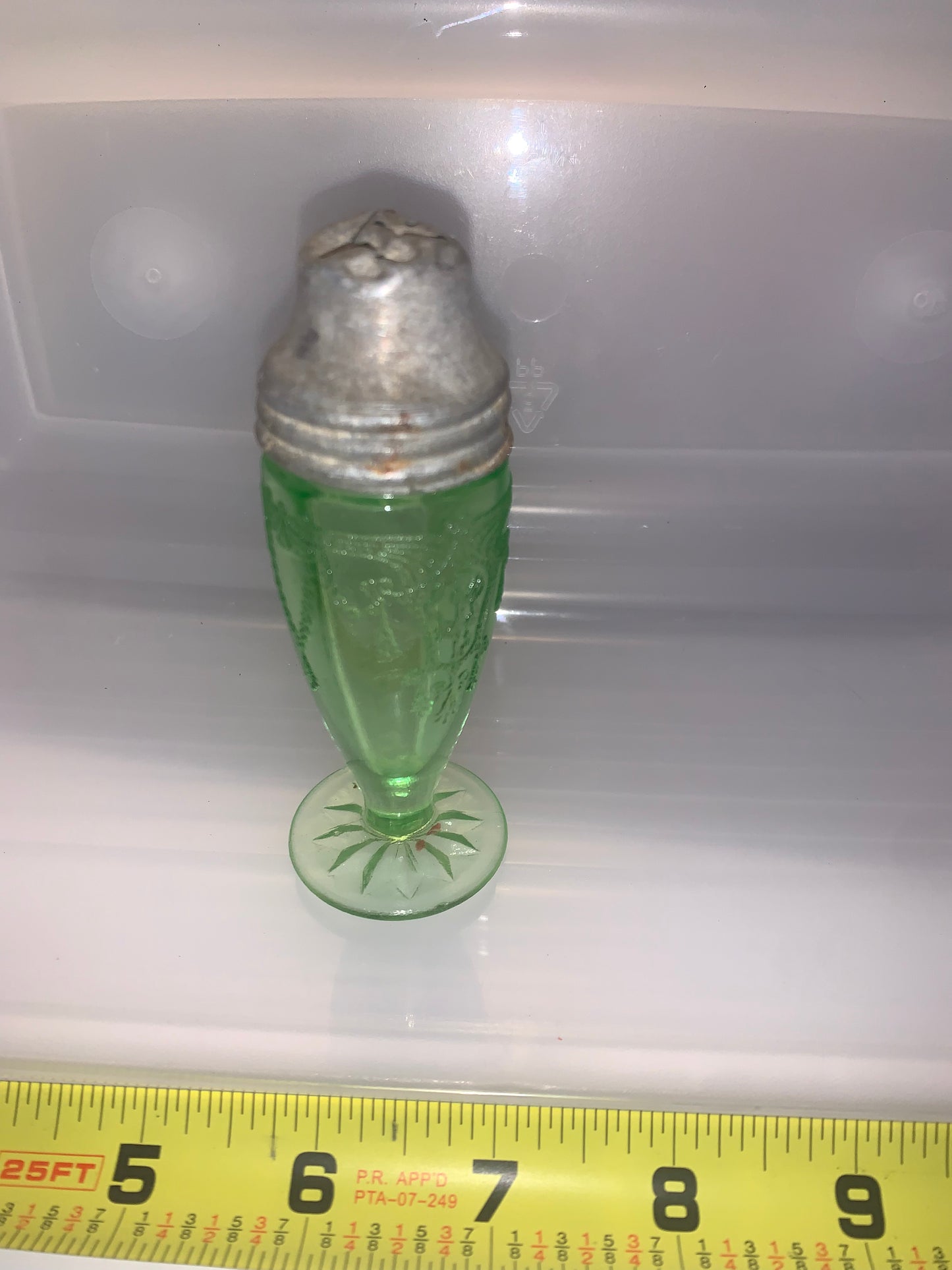 DEPRESSION GLASS - SHAKER