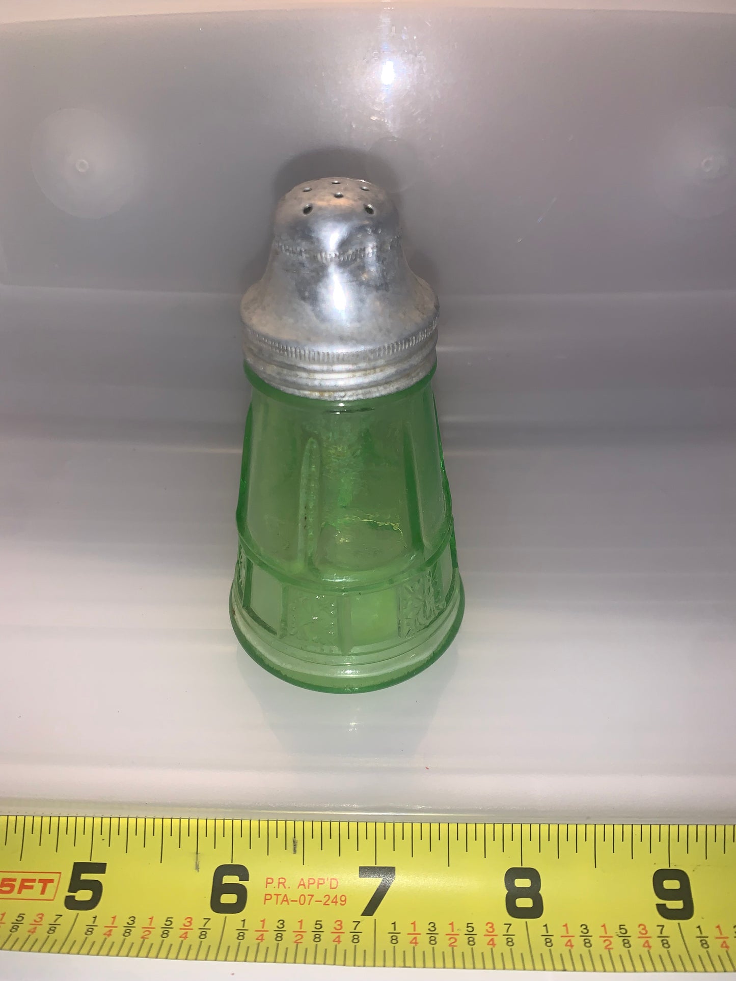 DEPRESSION GLASS - SHAKER